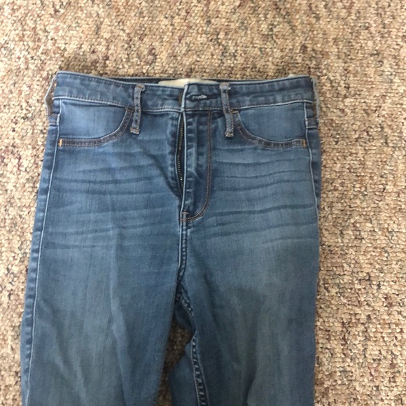 Hollister High Waisted Jeans - Picture 1 of 1
